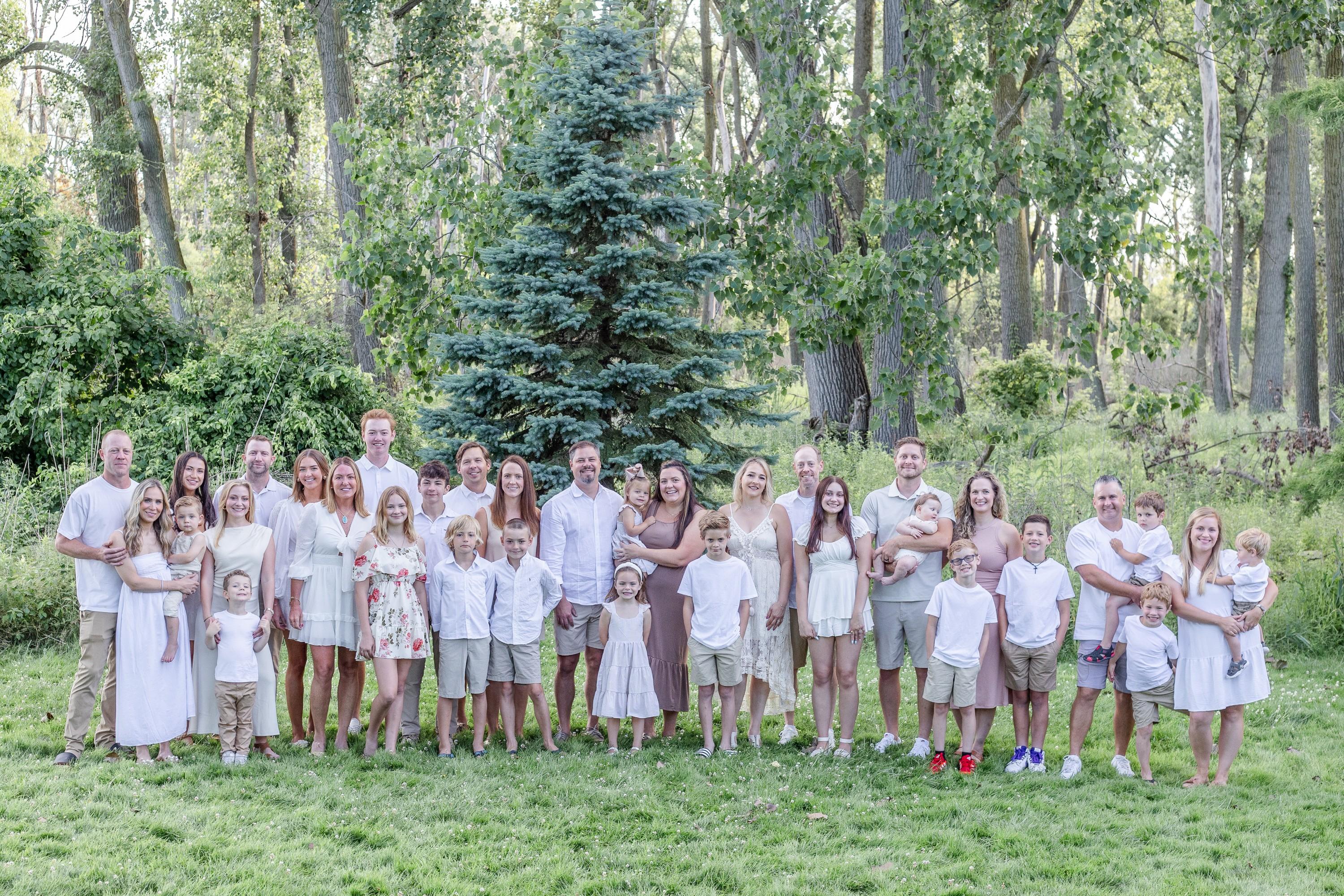 The Magic of Extended Family Photo Sessions