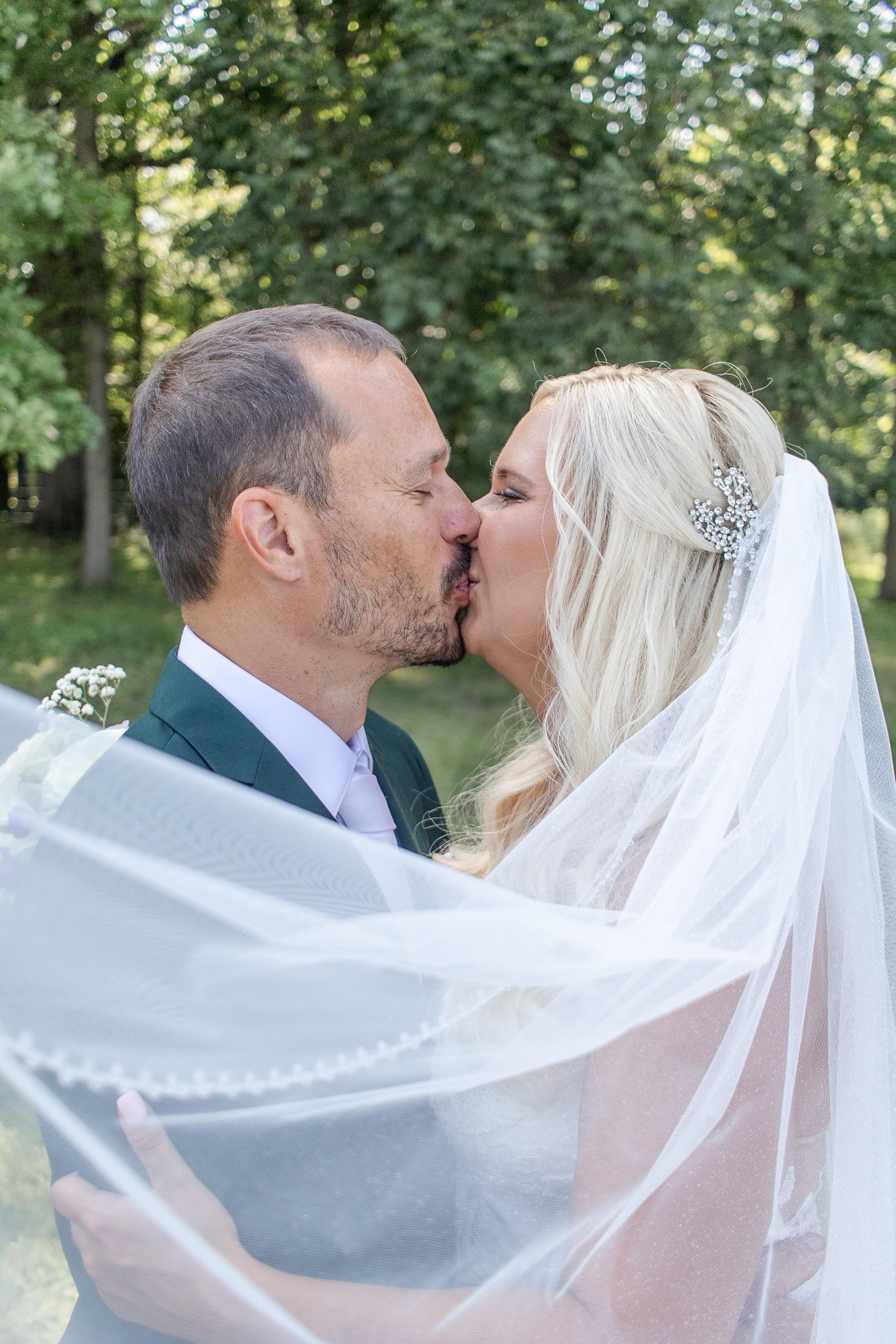 A Day to Remember: The Unforgettable Wedding of Jordan and Brian at Rustic Meadows