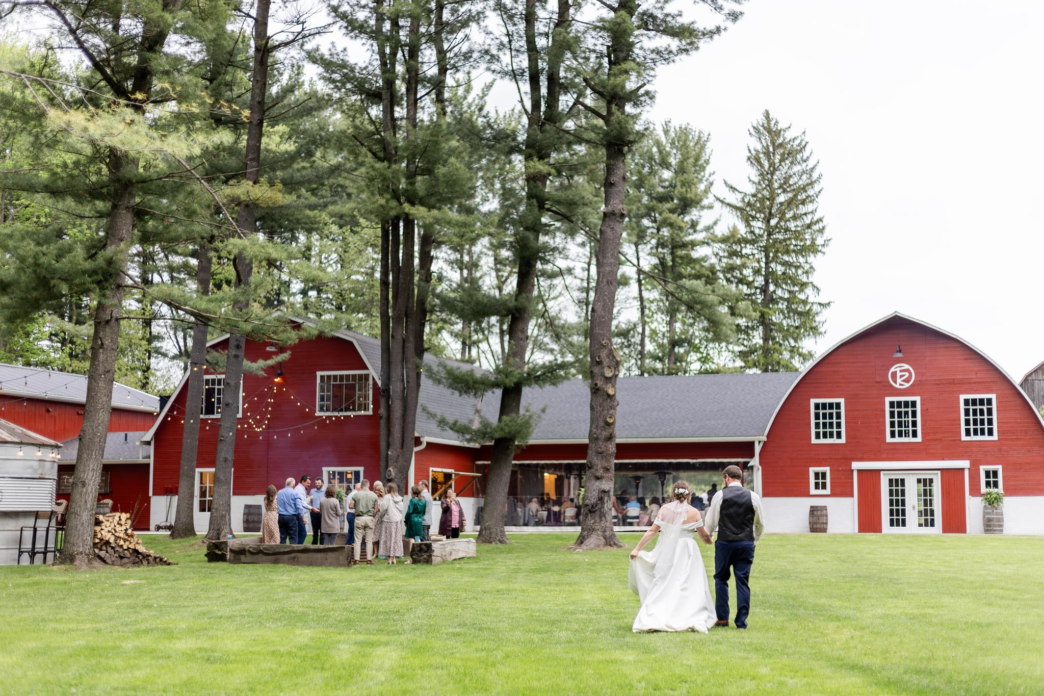 A Charming Wedding Day: Emily and Casey's Relaxed Celebration