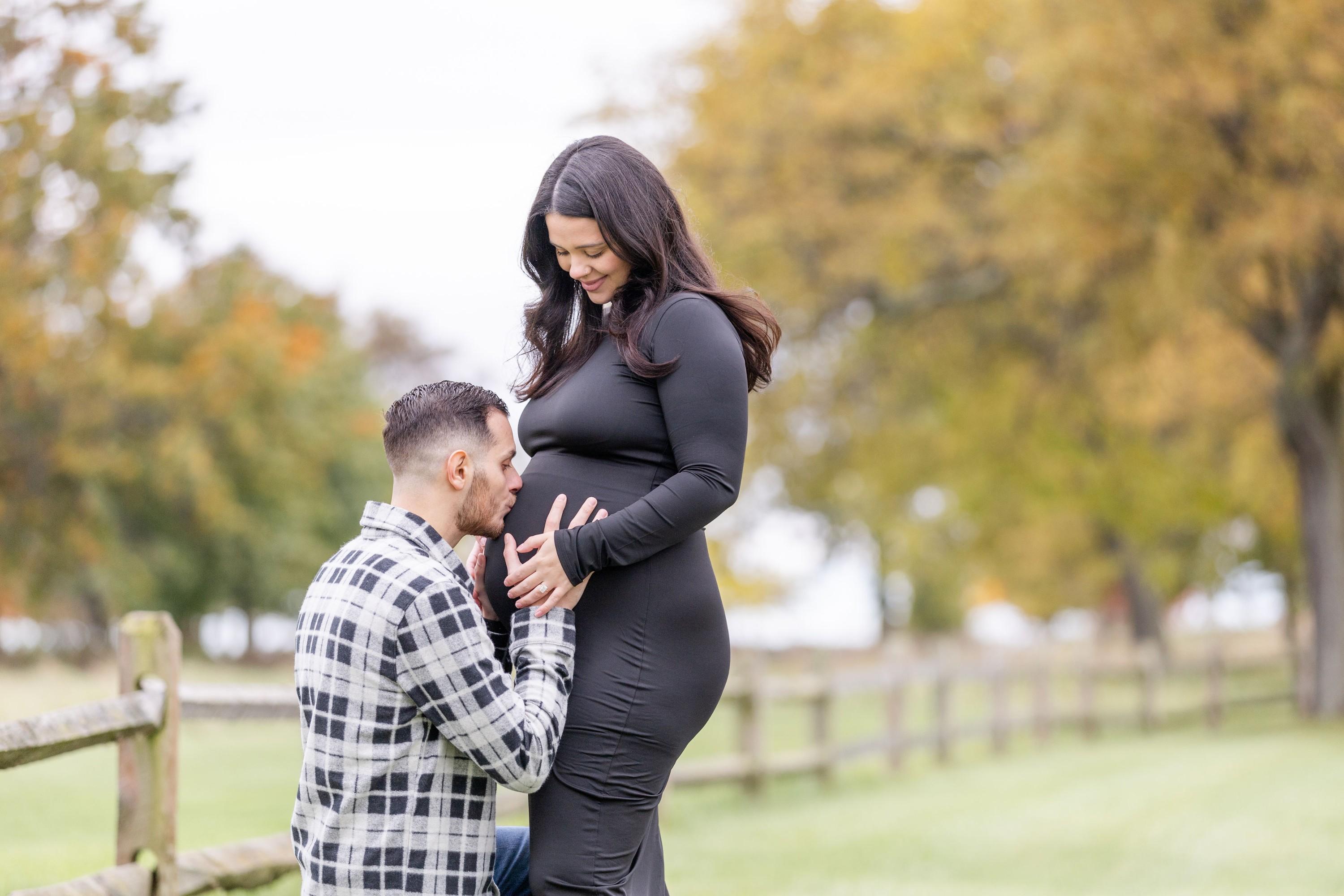 A Memorable Fall Maternity Shoot at Lake St Clair Metro Park