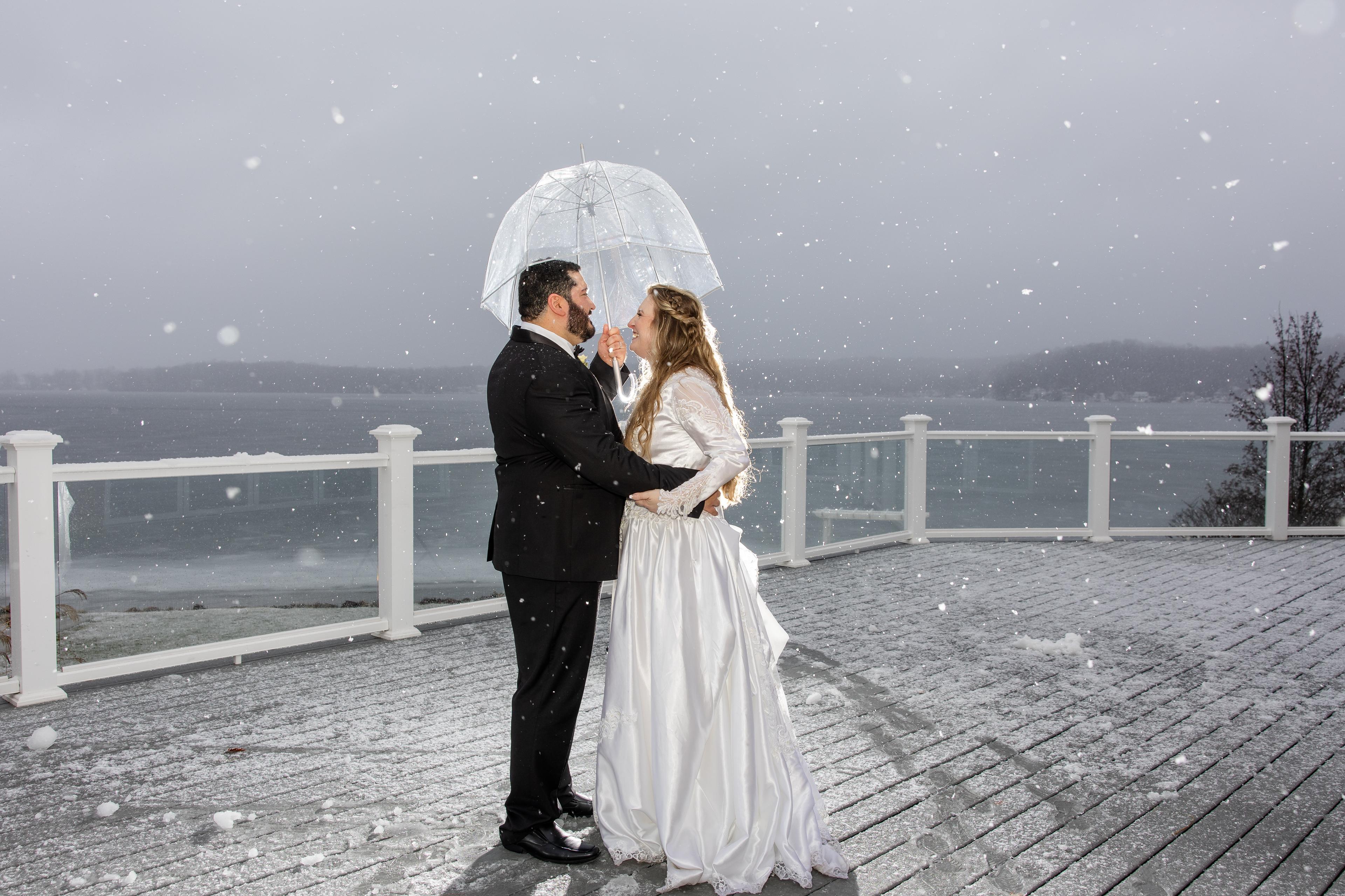 A Winter Wonderland Wedding: Amanda & Luis at Bay Pointe Inn